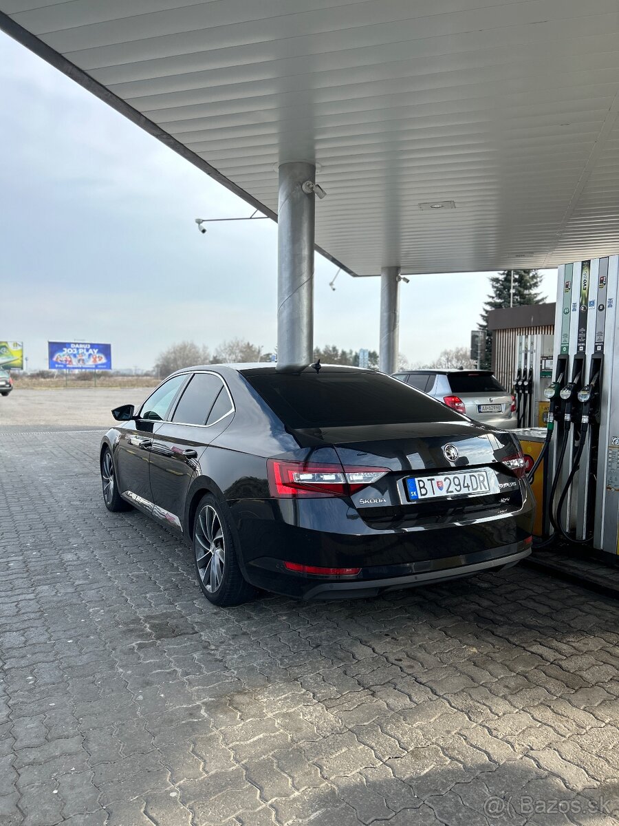 Superb 2.0 140kw 4x4 - 6