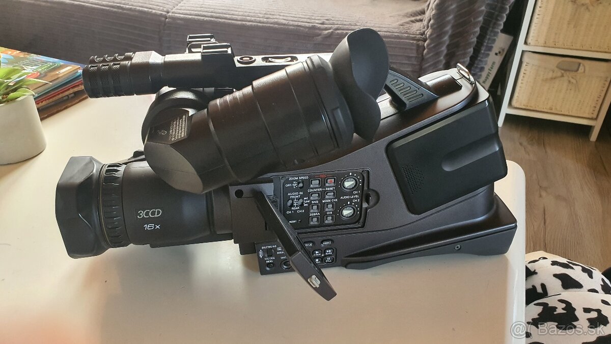 Predám profesionálnu kameru Panasonic 3CCD + RØDE mikrofón - 6