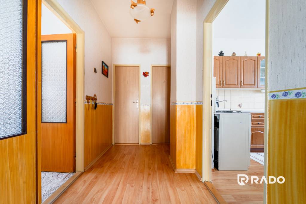 RADO | 8i RD s dvoma garážami a záhradou 974m2 | Zlatovce - 6