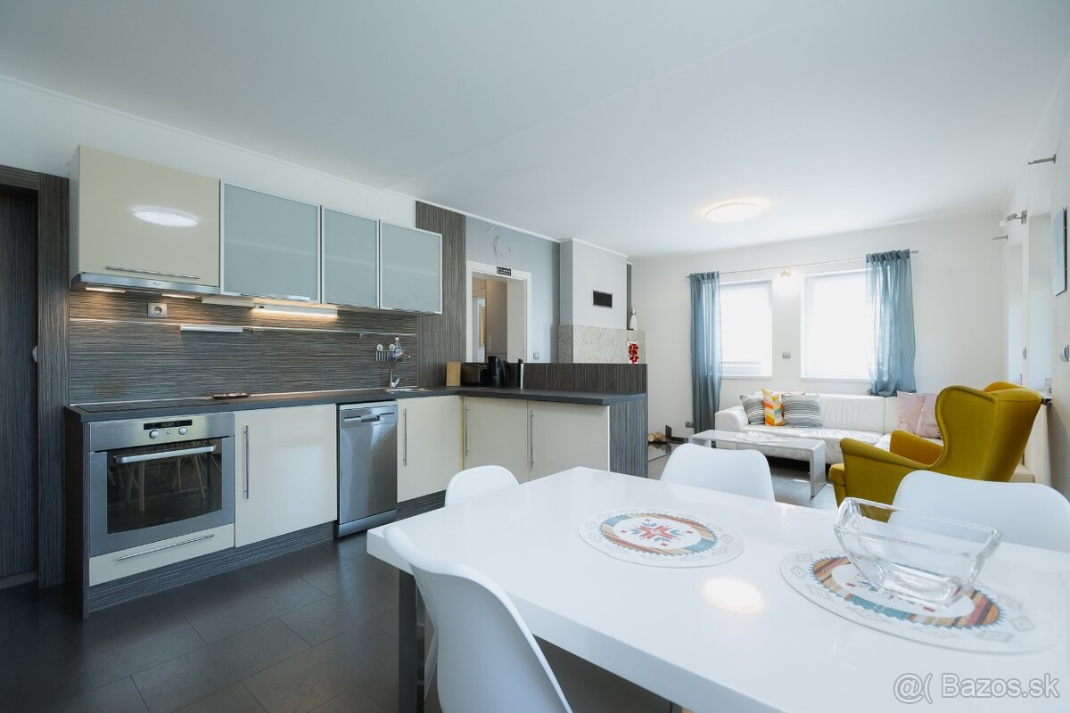 Jedinečná rodinná vila v meste Dolný Kubín s krásnym pozemko - 6