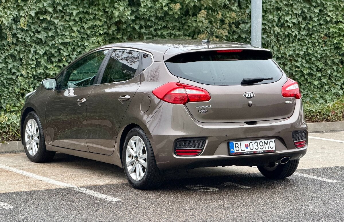 Kia Ceed 1.4i facelift 2016 Gold+ Navi Výhrev Kamera SR auto - 6