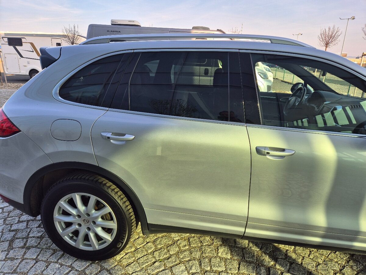 Porsche cayenne 3.0 TDI plná výbava - 6