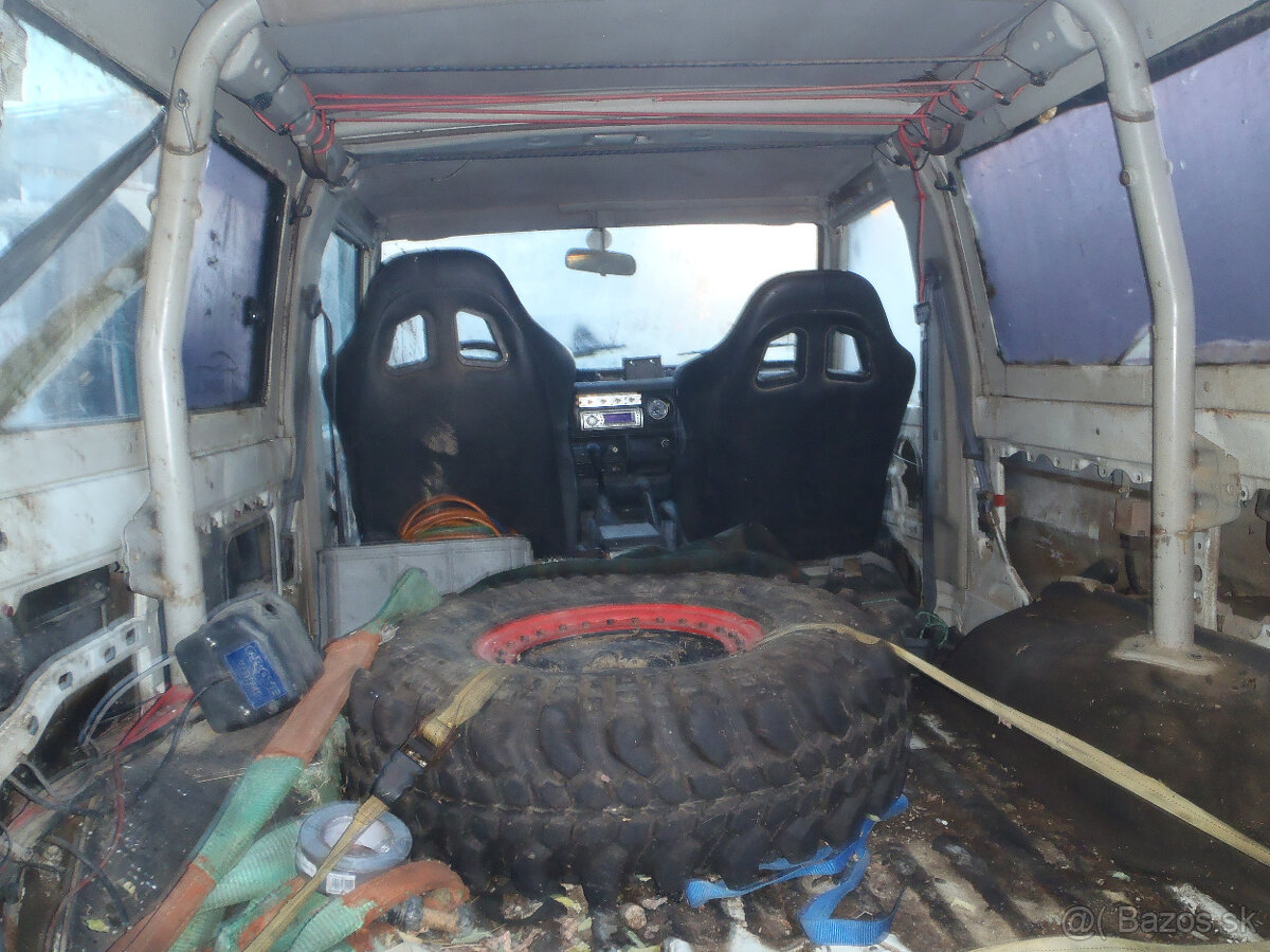 Toyota Land Cruiser typ 73, r.v. 1995, 3L - 6