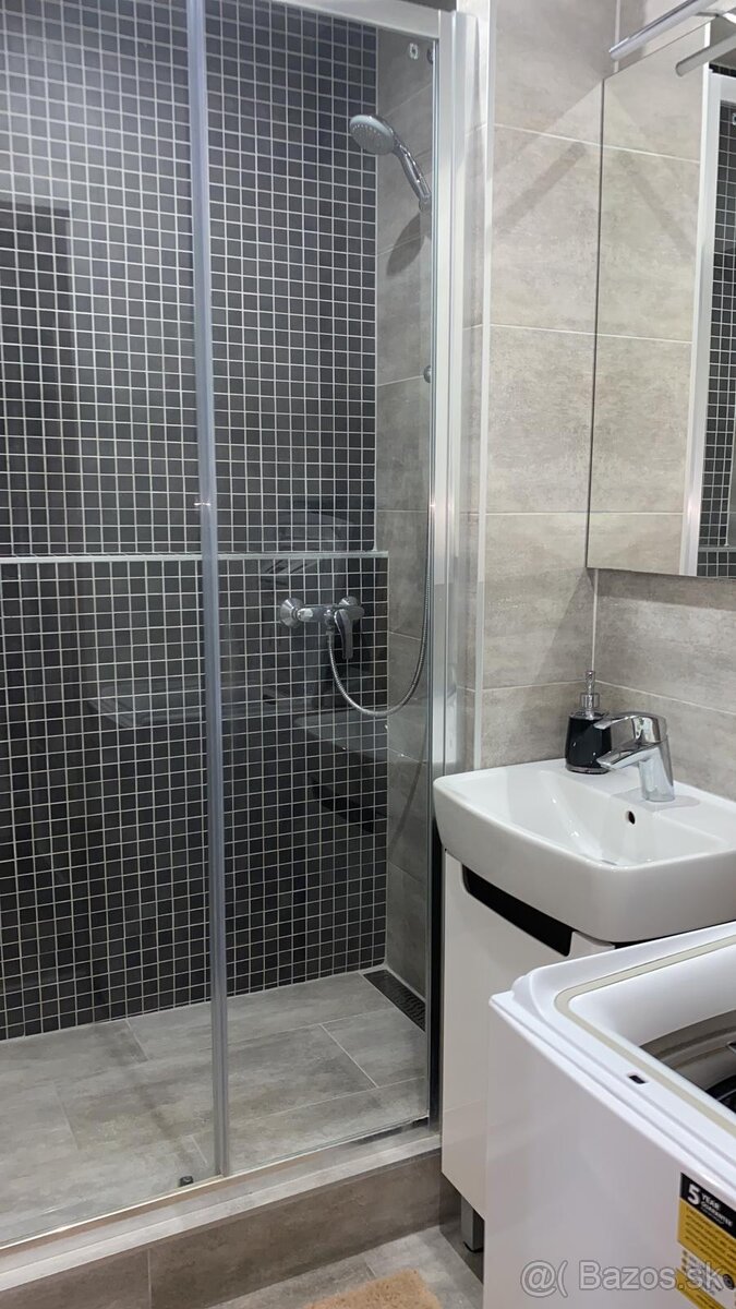 Ponúkam do prenájmu jednoizbový byt v Leviciach Jednoizbový - 6