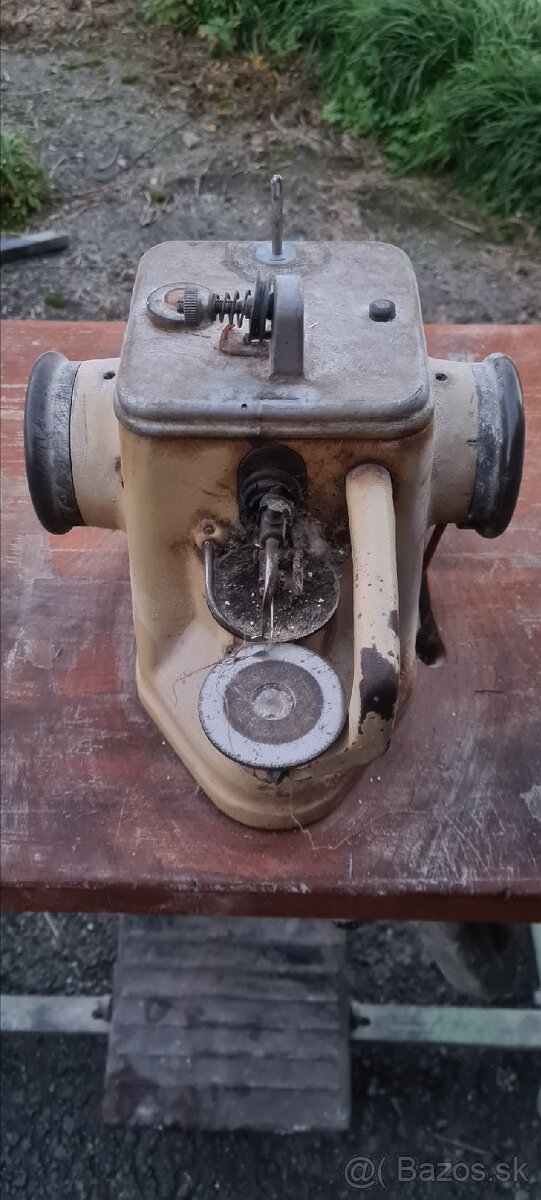 Kožušnícky šijací stroj - 6