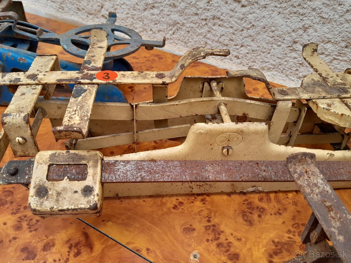 Liatinová váha. - 6