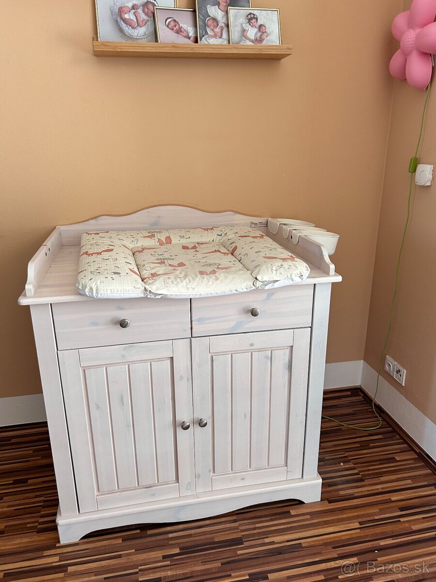 Postieľka s prebalovacim pultom z masivu - 6