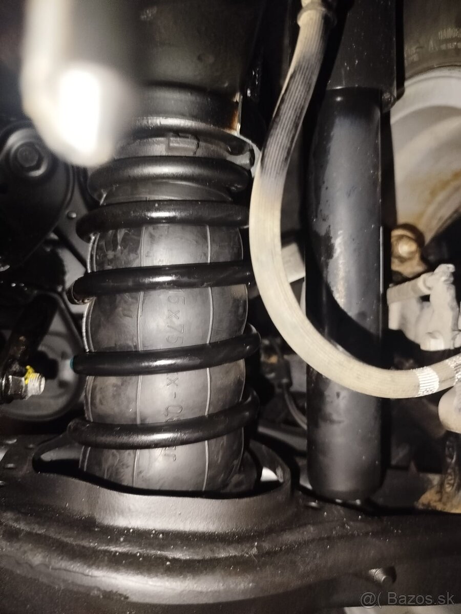 Vzduchové Mechy do SUV, Dodávky a Osobné autá - 6