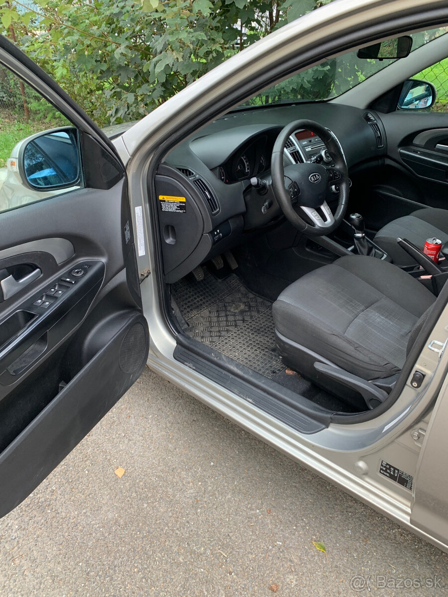 Kia Ceed SW 1.6CRDI 85Kw 6Q 12/2011 - 6