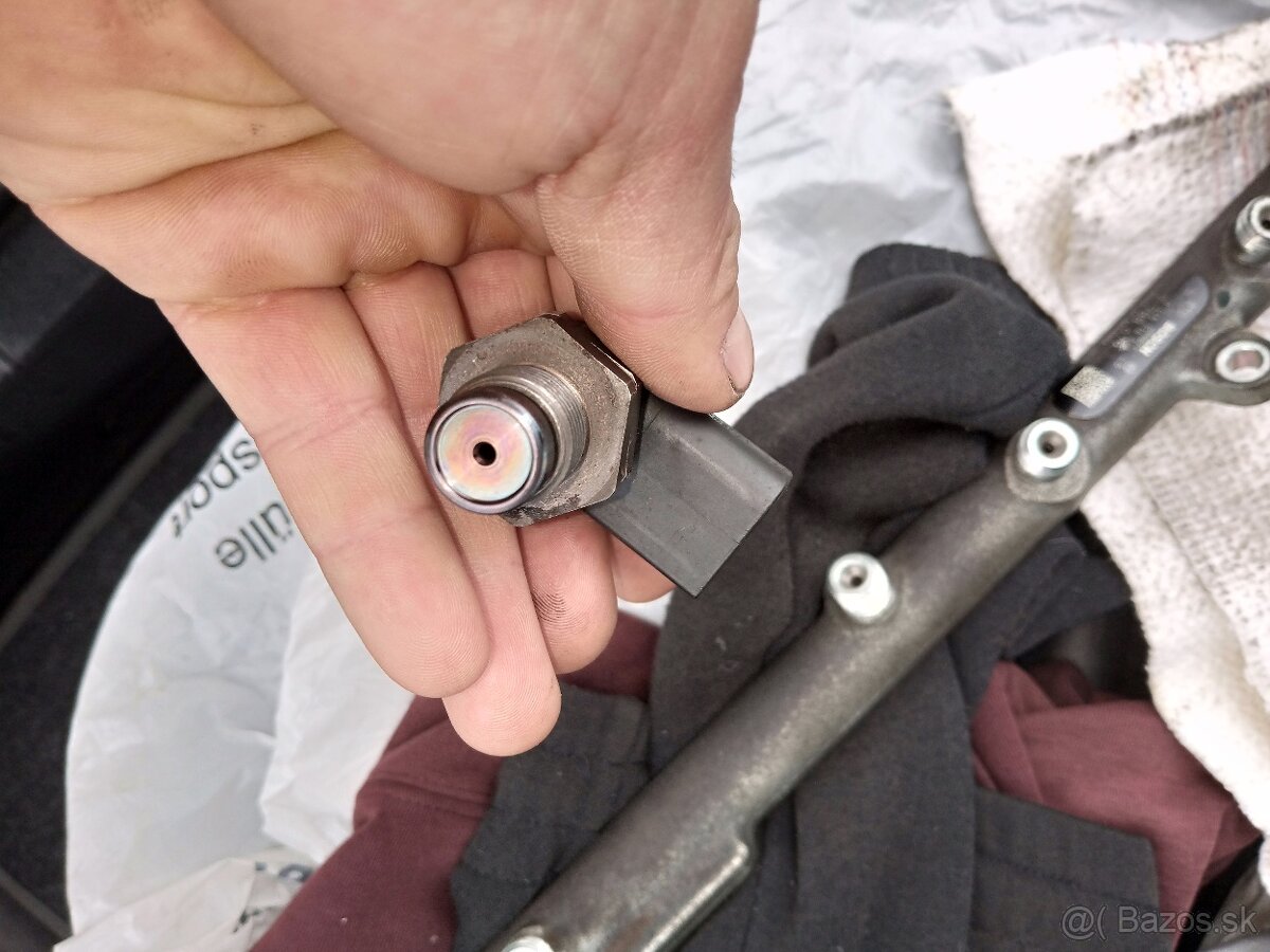 BMW M57N comon rail lišta čidla - 6