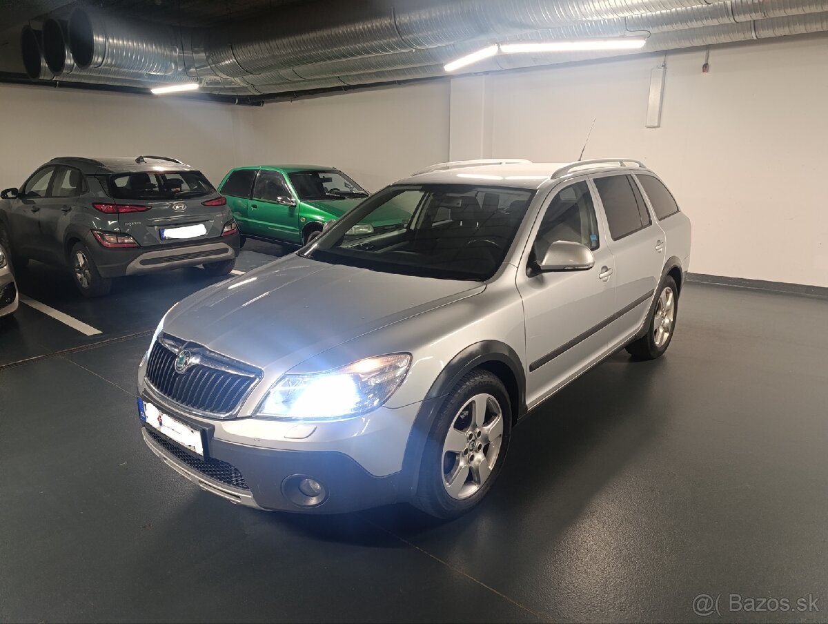 Skoda Octavia SCOUT II 2.0 TDI 4x4 Park. KAMERA
- 6