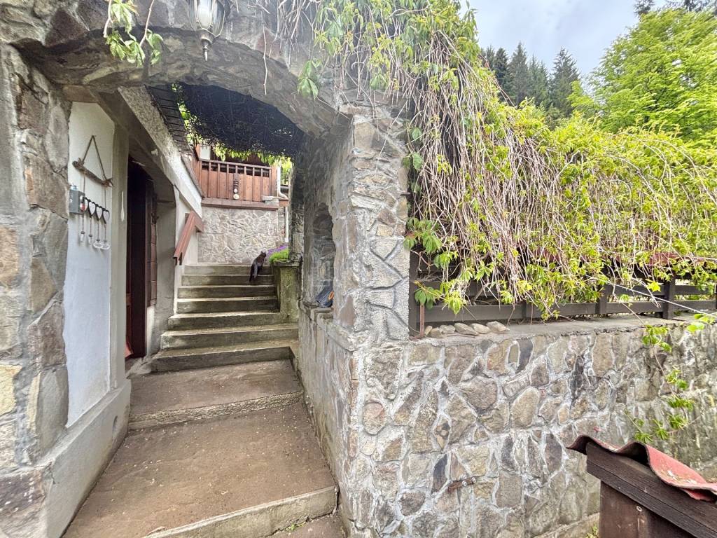 Na predaj jedinečné rodinné sídlo v prekrásnej prírode obce - 6