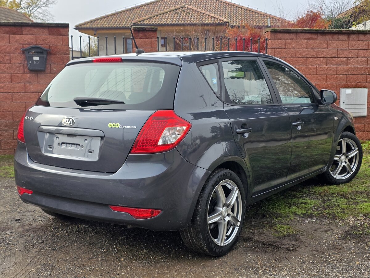 Kia Ceed 1.4 CVVT • Facelift 2011 • 172 tisíc KM • Nová STK - 6