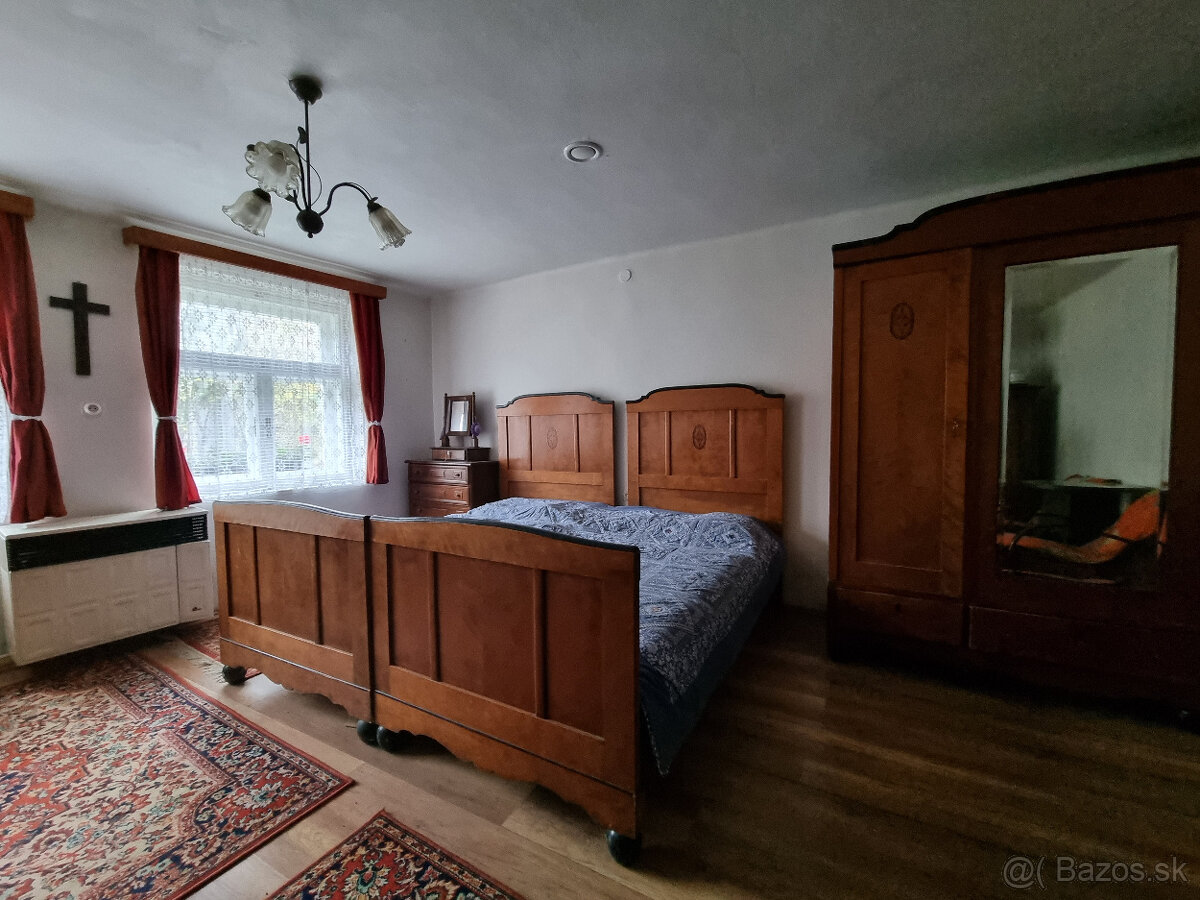 RODINNÝ a HOSŤOVSKÝ DOM,STODOLA a POZEMOK 2924m2 HRÁDOK NMNV - 6