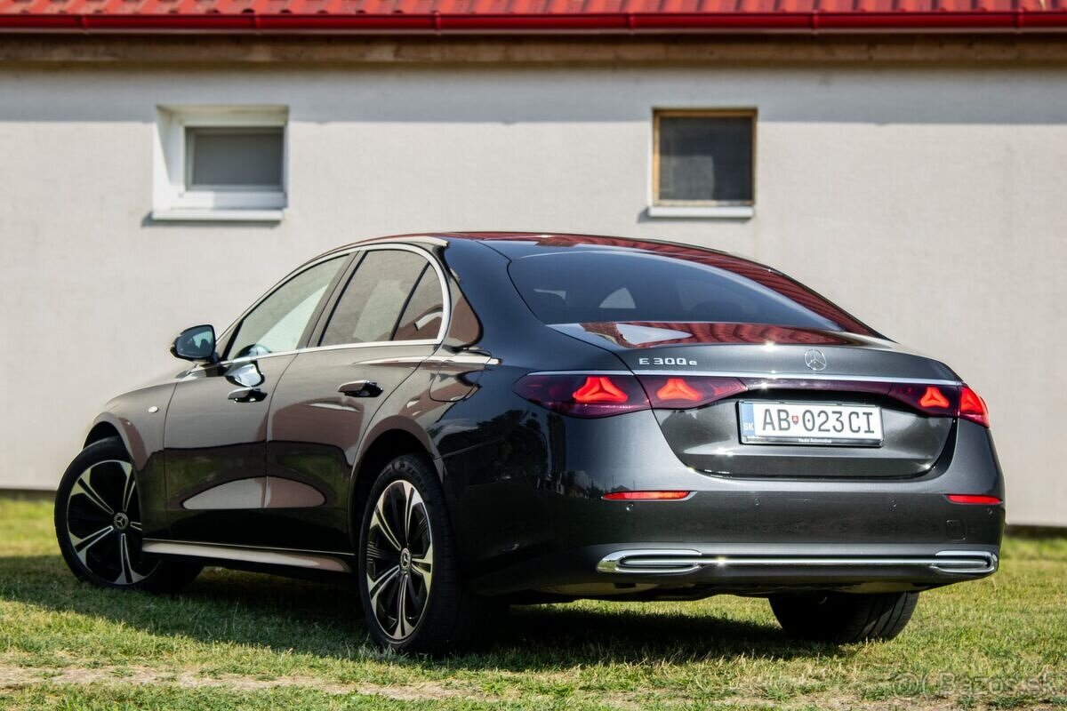Mercedes-Benz E 300e / 150kW / A9 / ZÁRUKA - 6