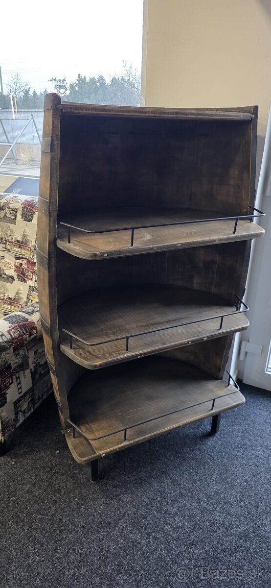 Drevene polsudy- vitriny - 6