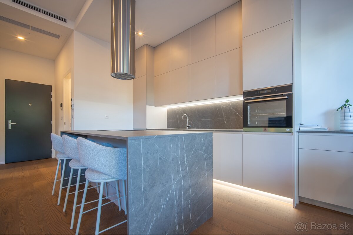 PREDAJ Luxusný 2 izbový byt 74m2 + 41m2 terasa, Staré Mesto - 6