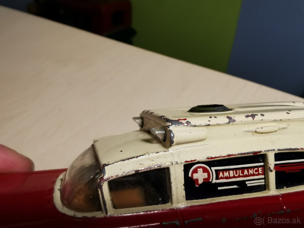 Corgi toys Ambulancia 2 - 6