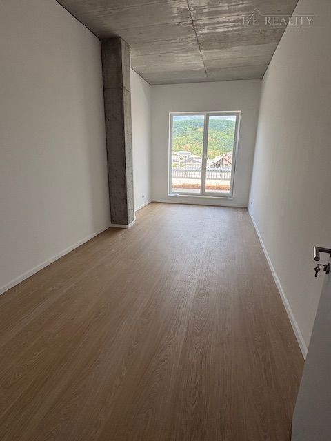 Na prenájom 2x priestor s parkovaním v polyfunkčnom objekte - 6