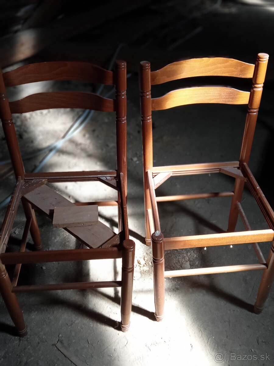 Rôzne staré stoličky a kreslá - 6