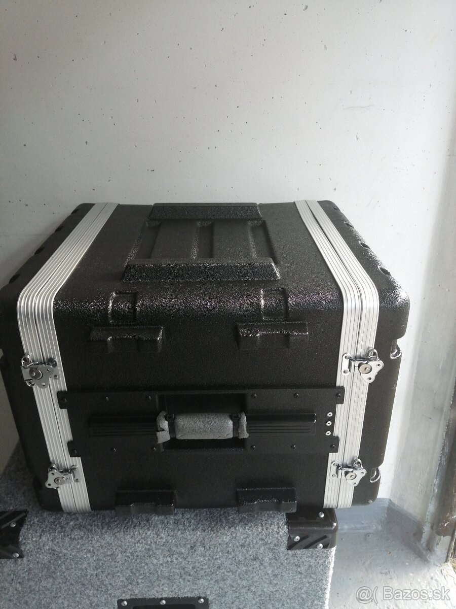 Osadený rack 8 U - 6