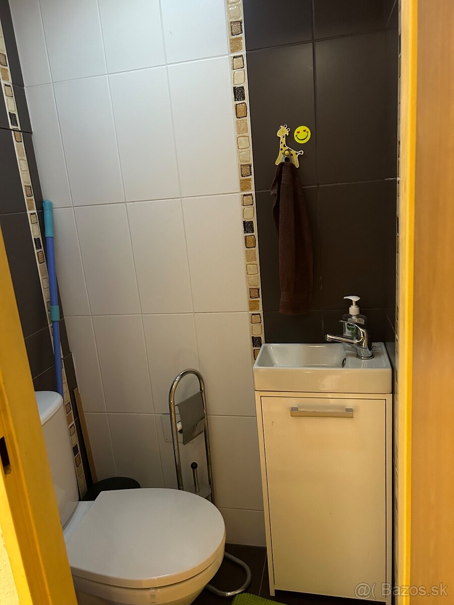 3-IZBOVÝ BYT S LOGGIOU V CENTRE RIMAVSKEJ SOBOTY - 6