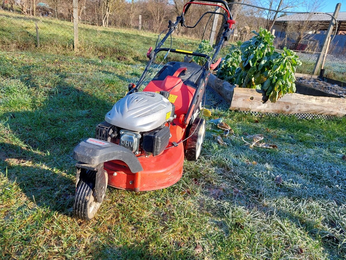 Benzínová Kosačka s pohonom zn. HECHT - 6