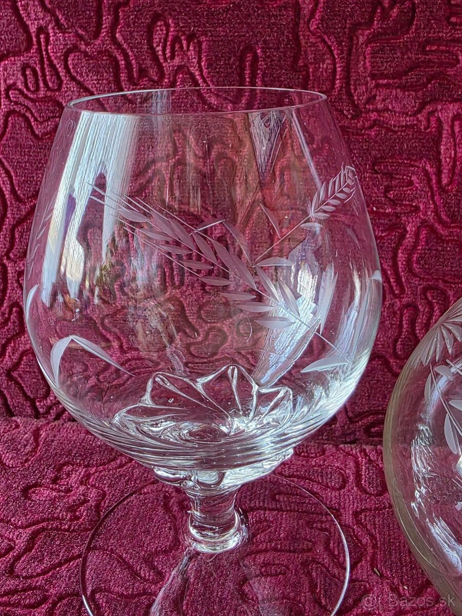 Karafa a poháre. - 6