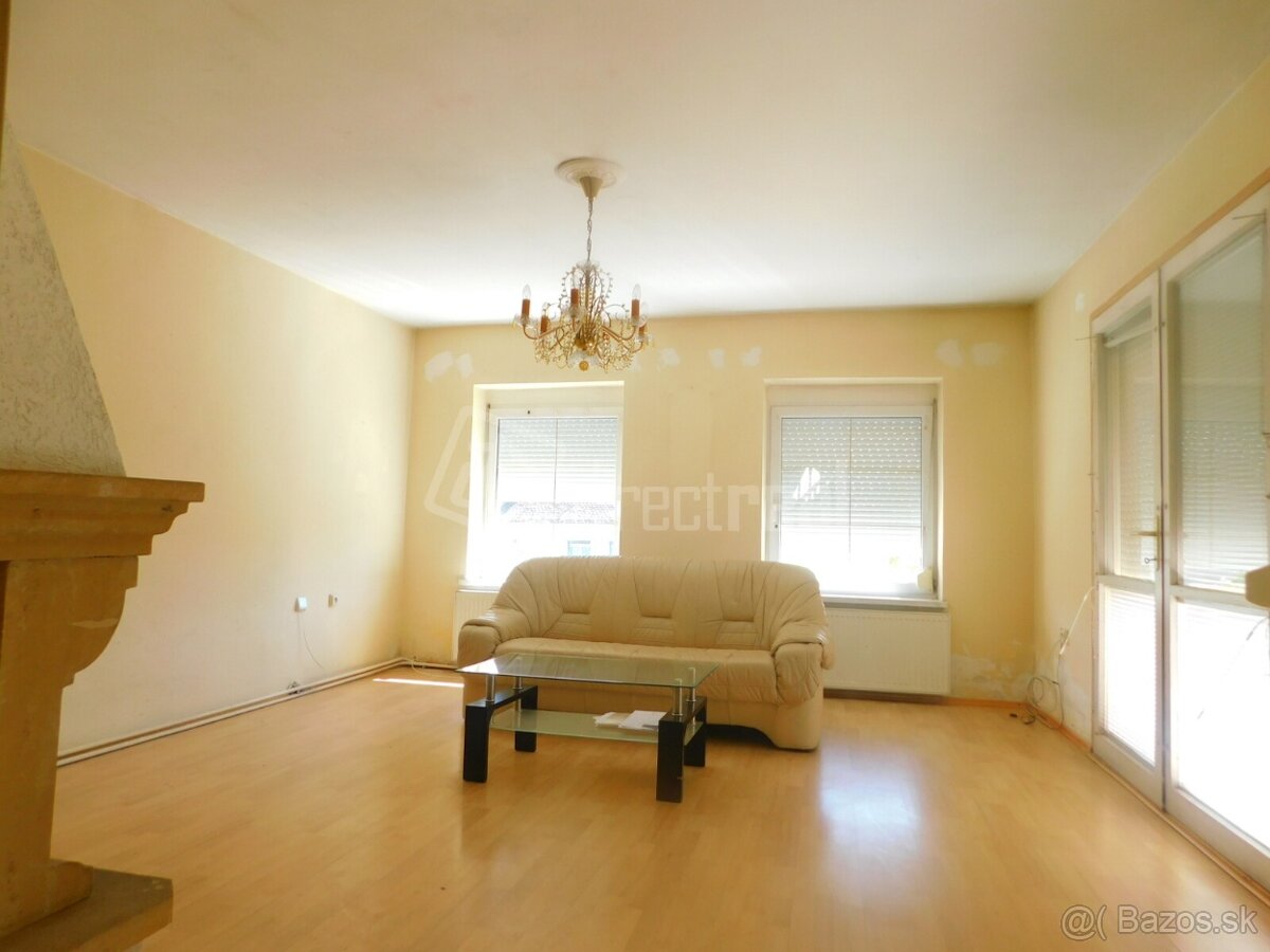 Pekný dom na slnečnom pozemku s bazénom a jazierkom - 6