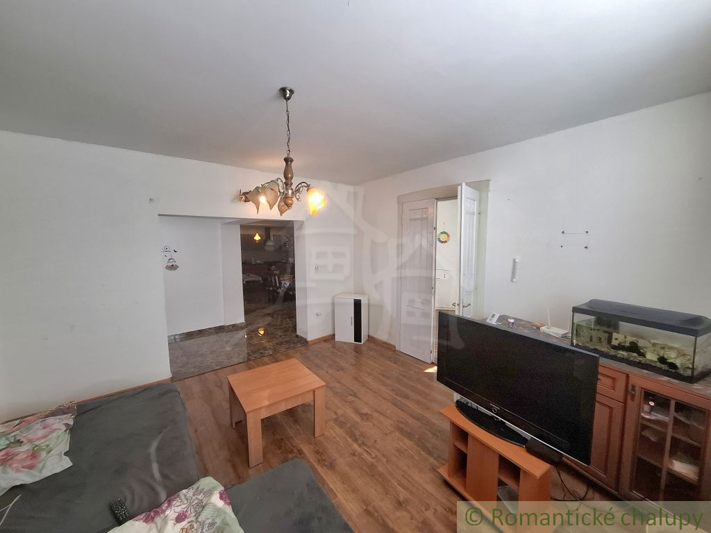 Prízemný rodinný dom v širšom centre mesta Lučenec. - 6