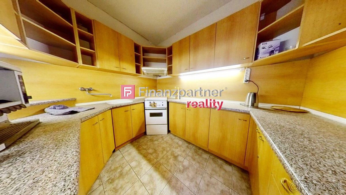 Ponúkame Vám na predaj dva domy na jednom dvore, centrum Lev - 6