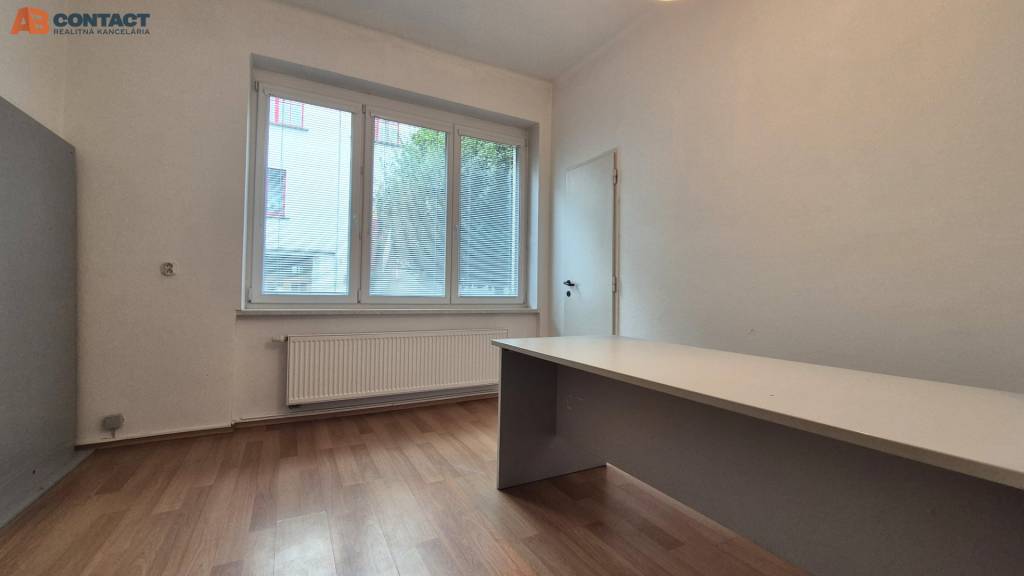 Nebytový priestor na prízemí mestského domu v centre na Kuku - 6