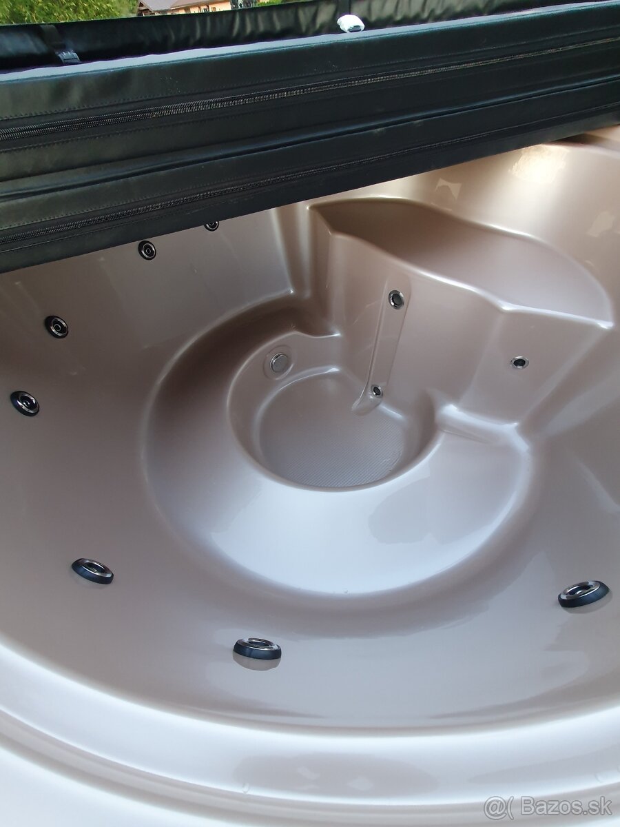 Okrúhla akrylátová vírivka ECO - 6