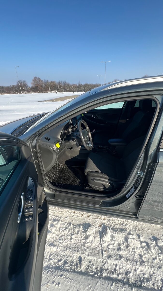 Hyundai i30 CW 1.5i CVVT DPI Play - 6