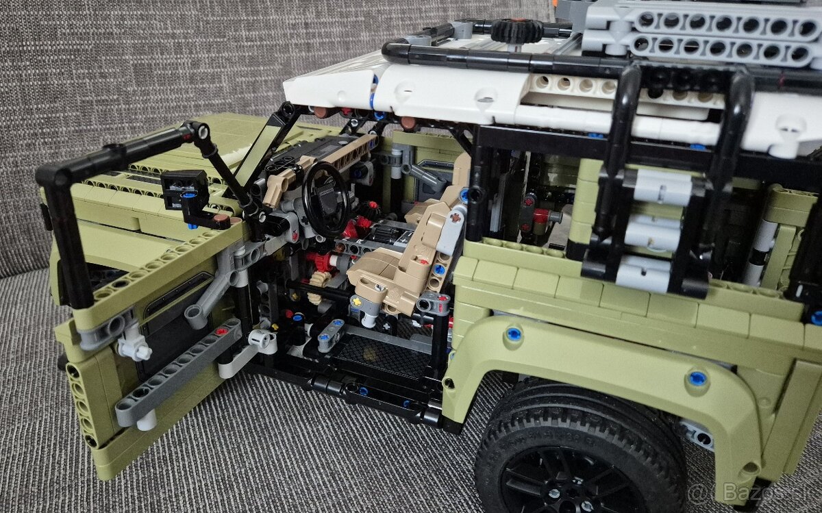 Lego Technic 42110 Land Rover Defender - 6