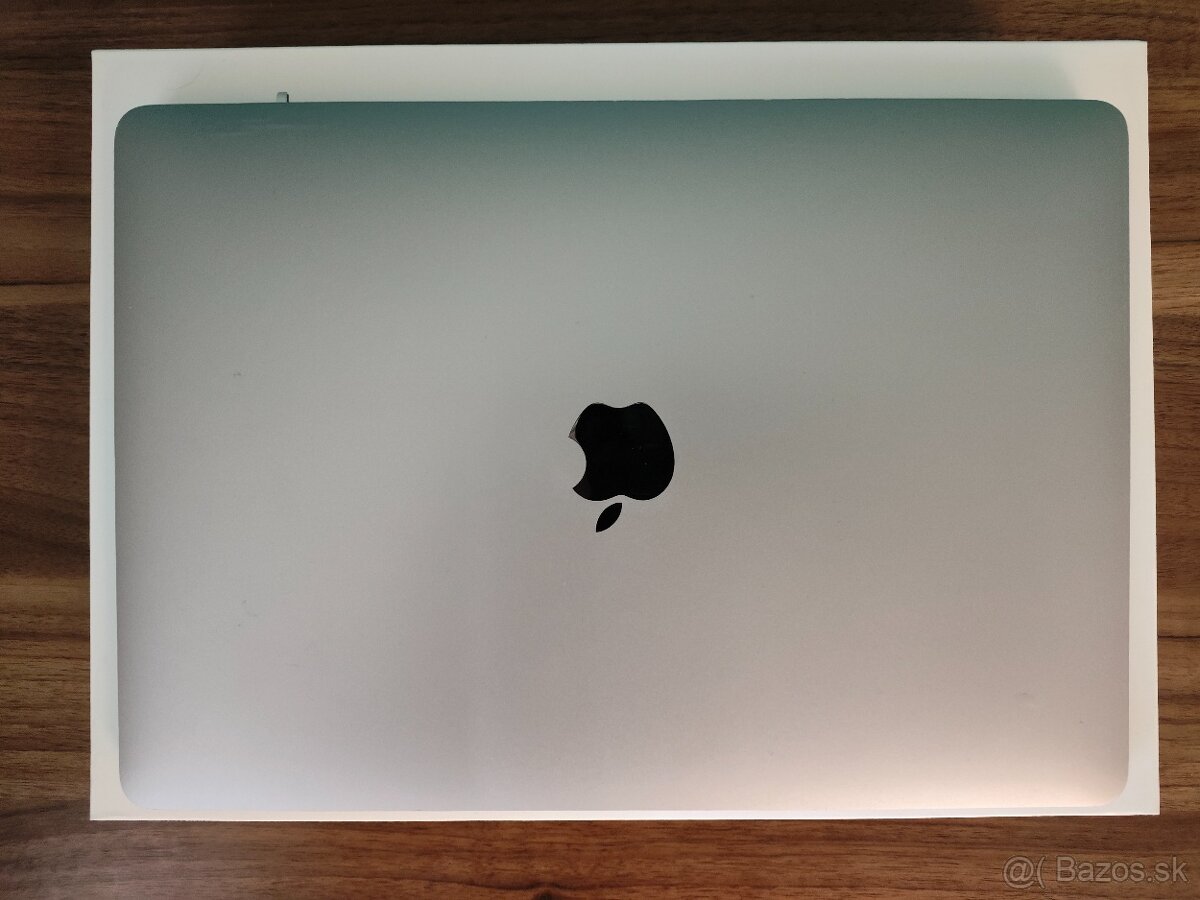 MacBook Air 2020 | i7 • 8GB • 256GB SSD - 6
