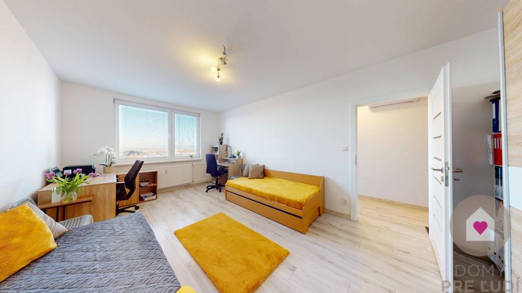 ZREKONŠTRUOVANÝ 3-IZBOVÝ BYT (74 m2) S BALKÓNOM, PIVNICOU, 2 - 6