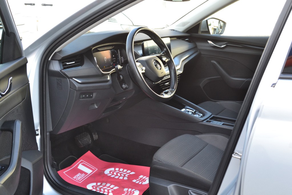 Škoda Octavia Combi 2.0 TDI DSG Virtual Cocpit - 6