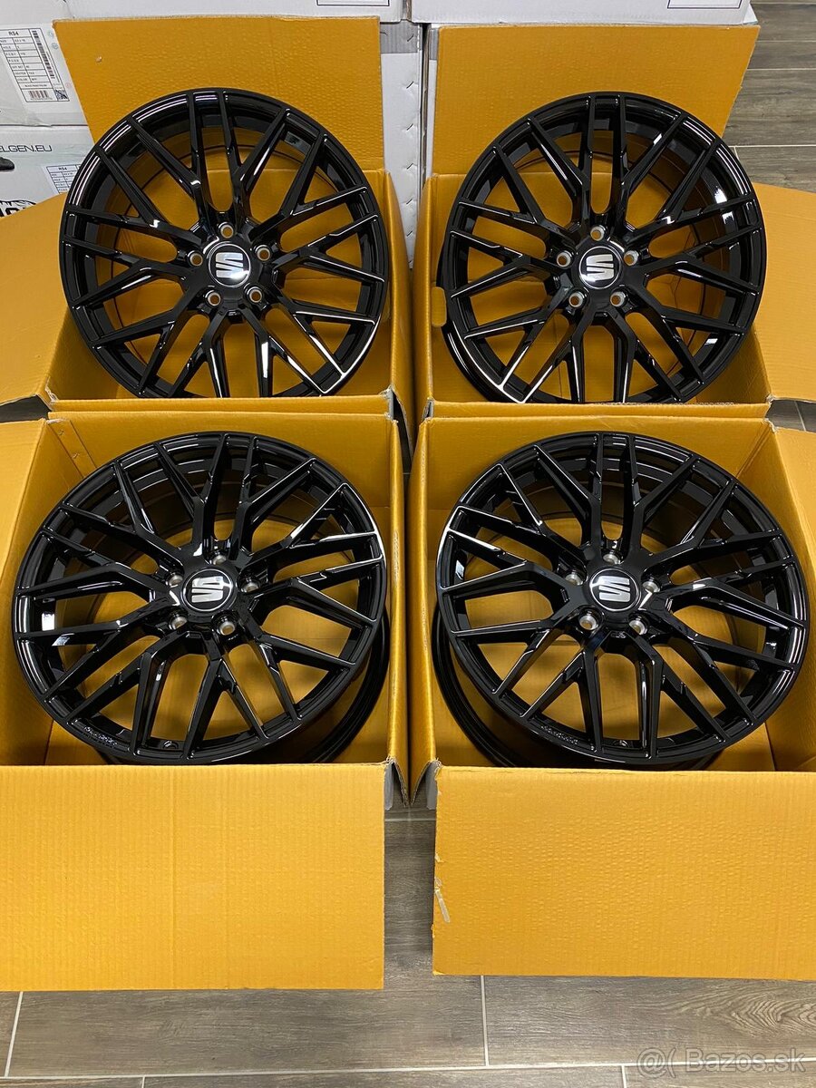 MAM RS4 R19 Black - 6