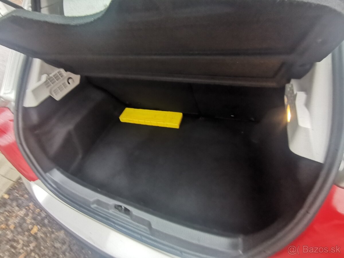 Peugeot 207 1.4 HDi – Sadnúť a jazdiť - 6