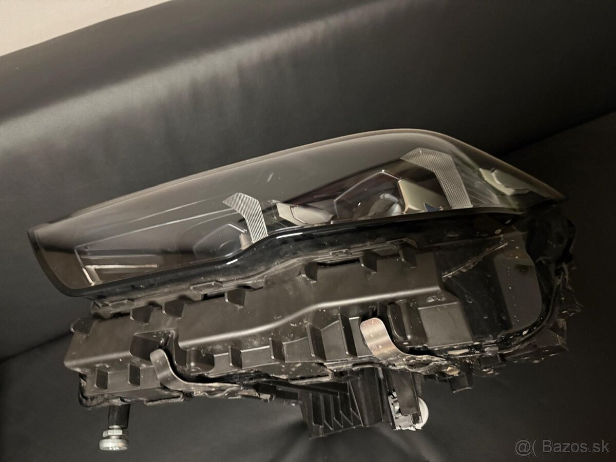 ORIGINAL PREDNY SVETLOMET BMW 5 G60 - 6