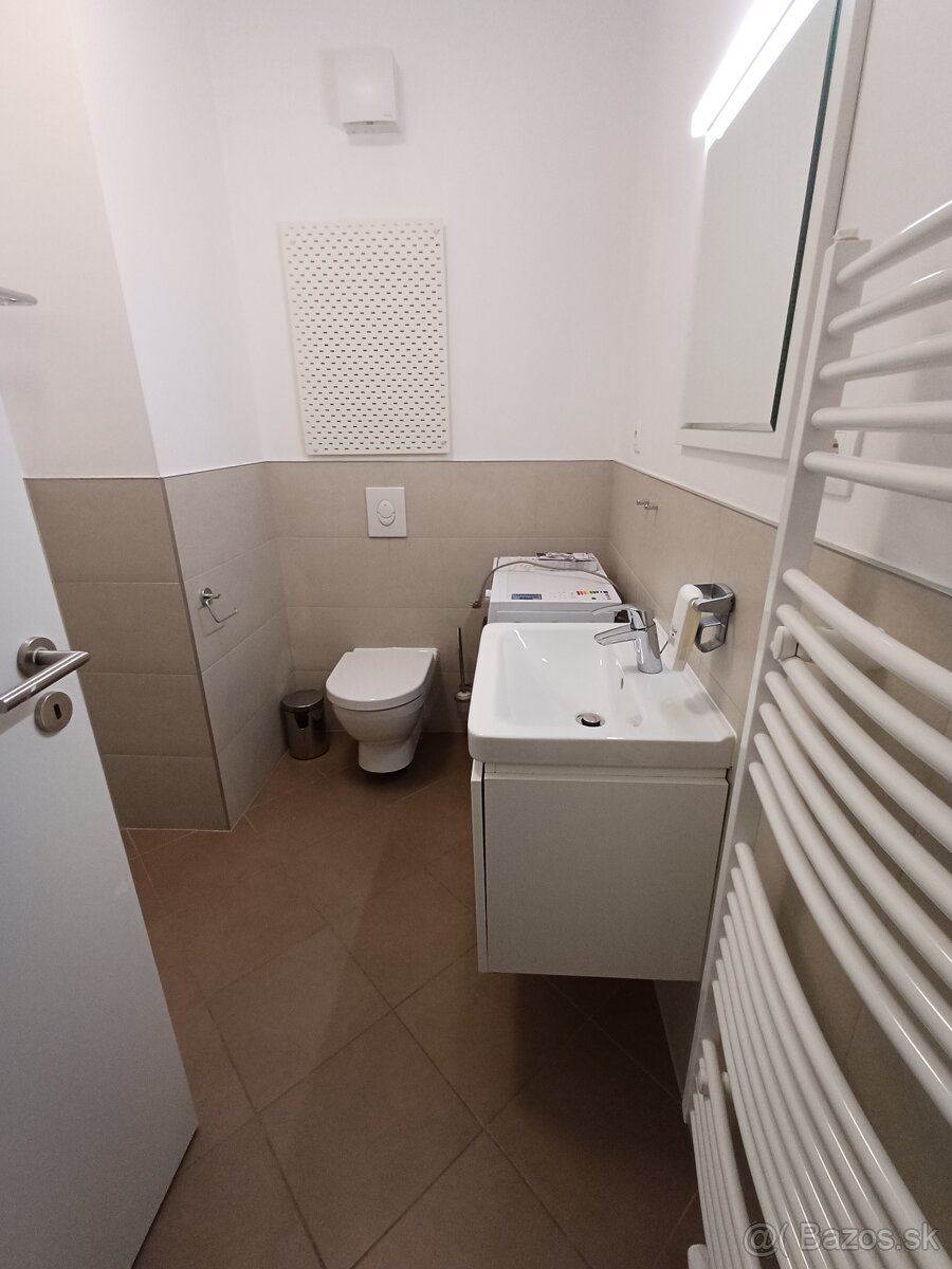 Ponúka na predaj 2 izbový apartmán Žilinska, Bratislava I - 6