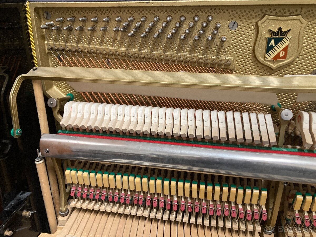 Kvalitný klavír - pianíno Petrof - 6