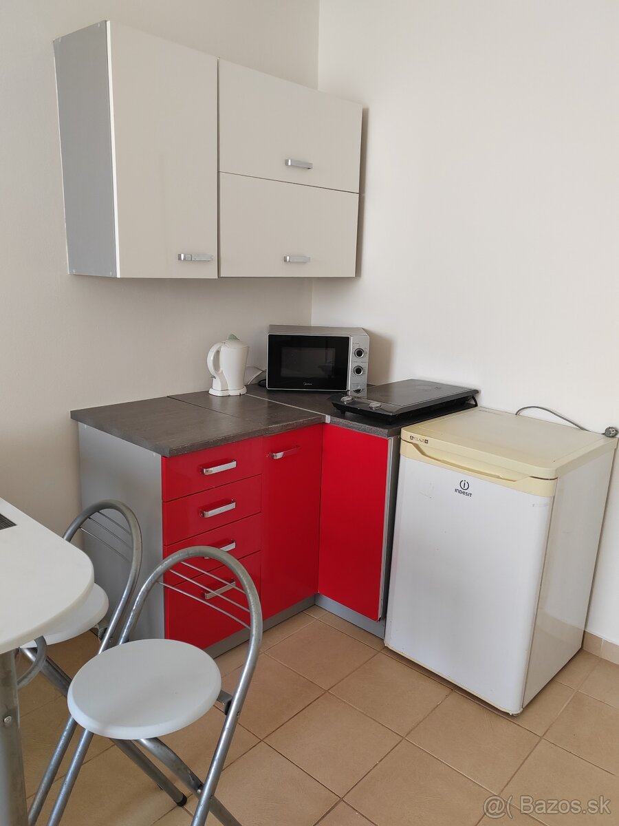 Prenajmem 1 izbový malý apartmán - garzónku - 6