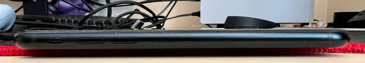 iPhone SE (2022, 3. generácia) – 64 GB - 6