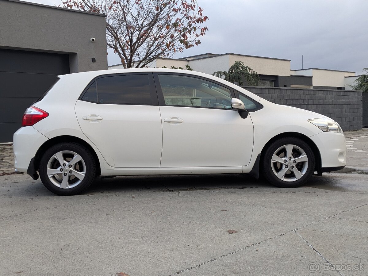 Toyota Auris 1.6 - 6