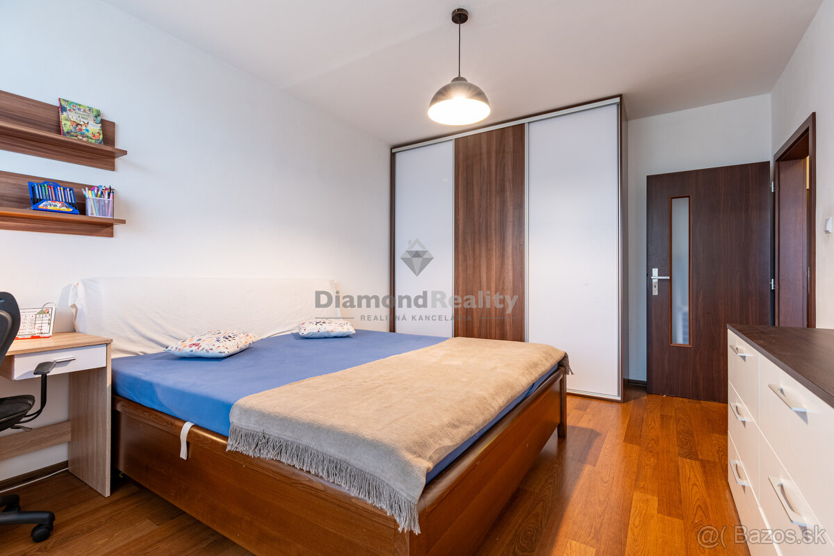 NA PREDAJ KRÁSNY 3 IZBOVÝ BYT S VÝHĽADOM NA MESTO | 64m2 + L - 6