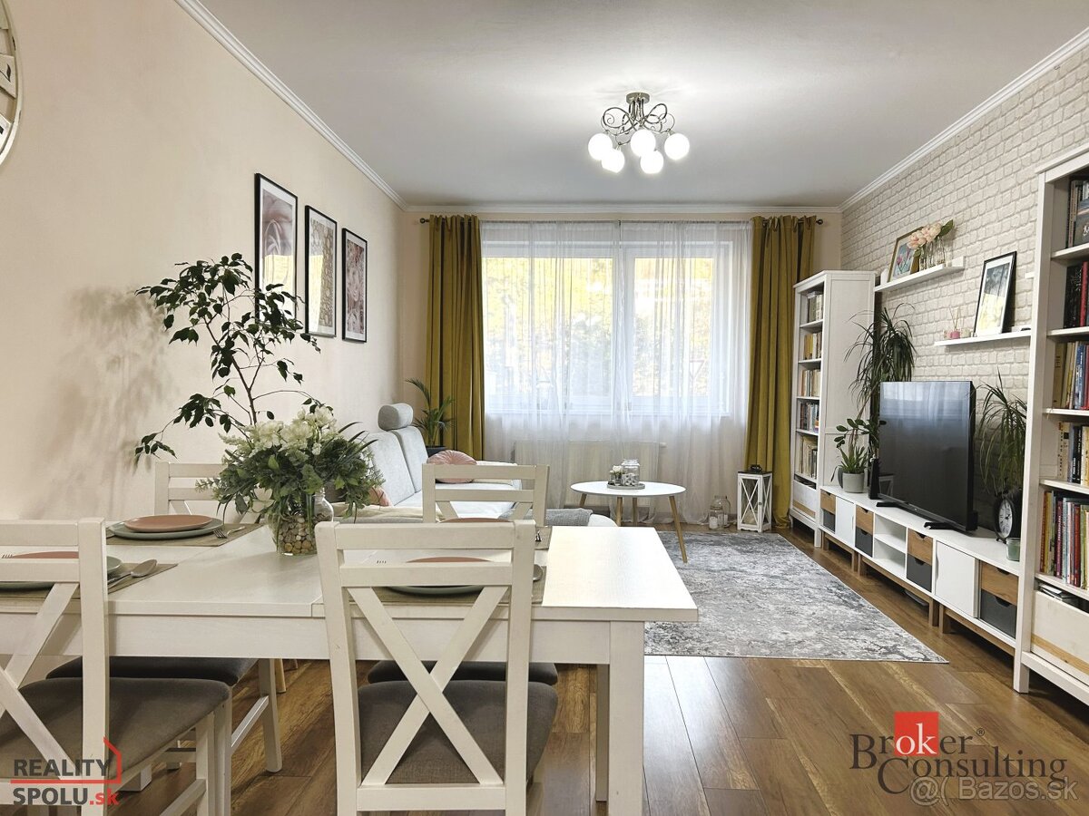 NA PREDAJ | Priestranný 3-izb byt s vlastnou predzáhradkou – - 6