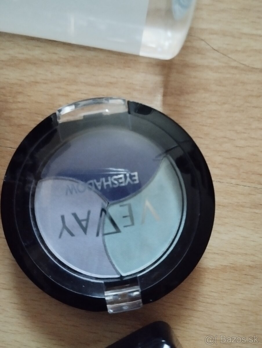 Balík dekoratívnej kozmetiky - 6