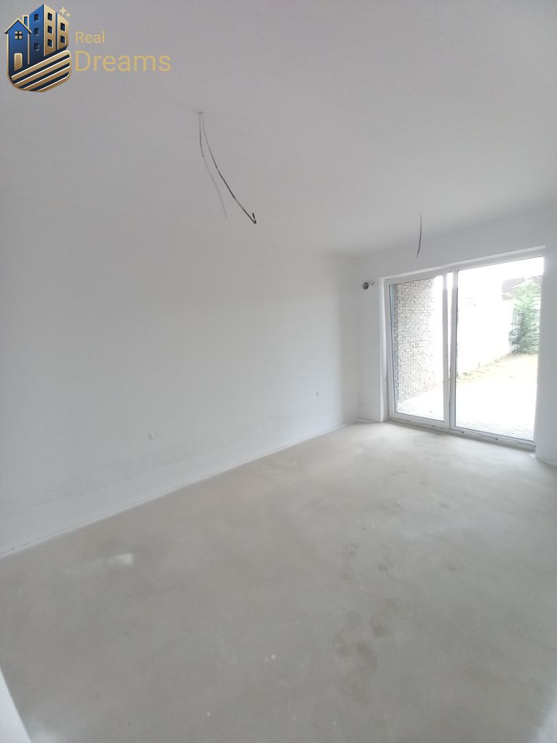 SKOLAUDOVANÉ Novostavba 2-3 izbových bytov s pozemkom v pol - 6